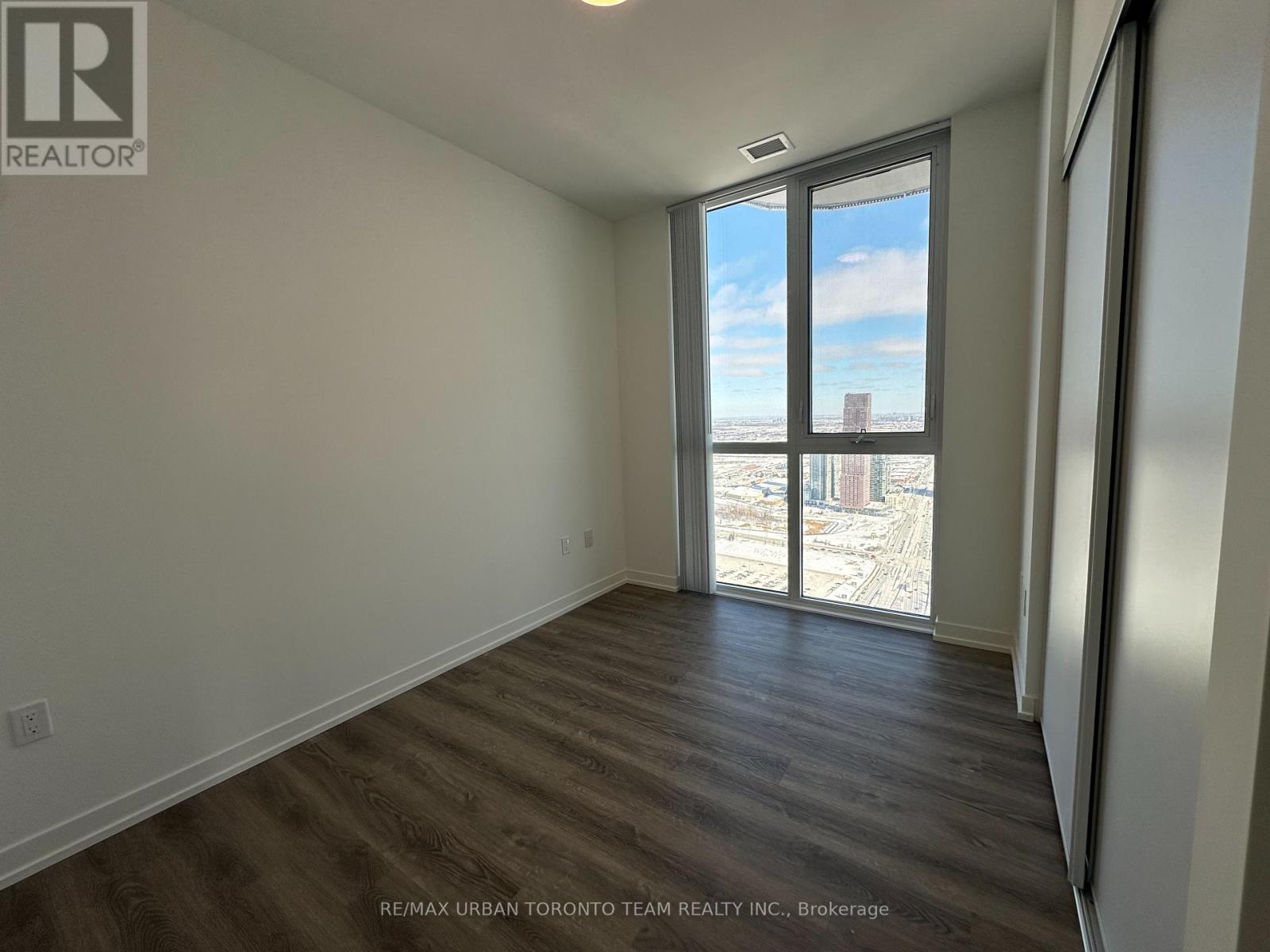 6009 - 8 Interchange Way, Vaughan, Ontario  L4K 5Z7 - Photo 6 - N12810408