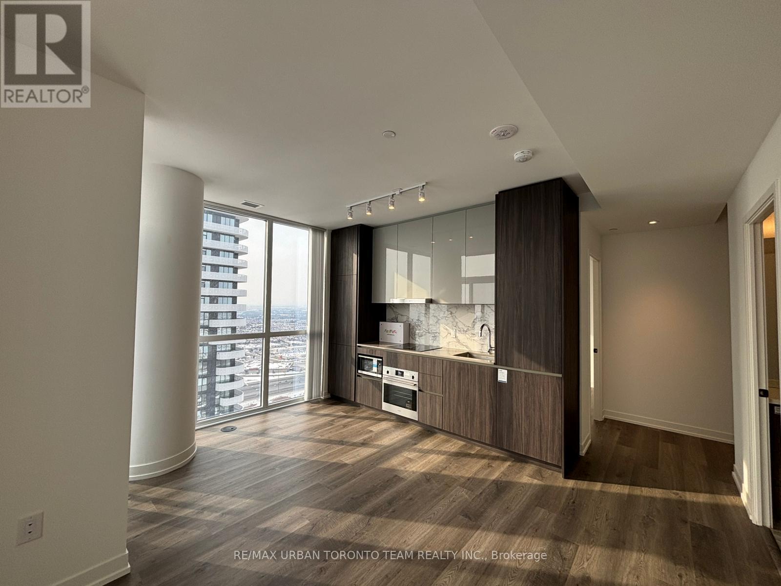 6012 - 8 Interchange Way, Vaughan, Ontario  L4K 5Z7 - Photo 4 - N12810422