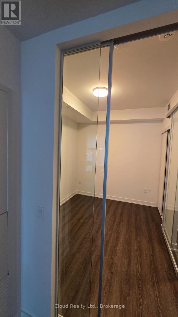 904 - 448 Burnhamthorpe Road W, Mississauga, Ontario  L5B 0R4 - Photo 4 - W12810418