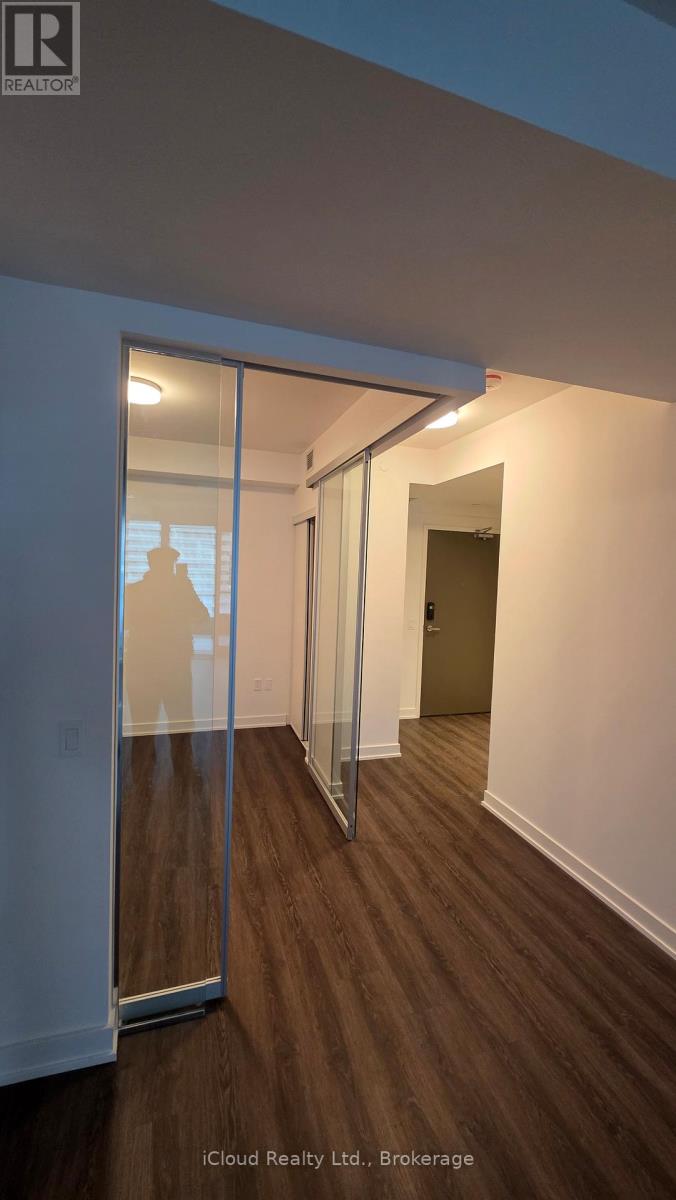 904 - 448 Burnhamthorpe Road W, Mississauga, Ontario  L5B 0R4 - Photo 5 - W12810418