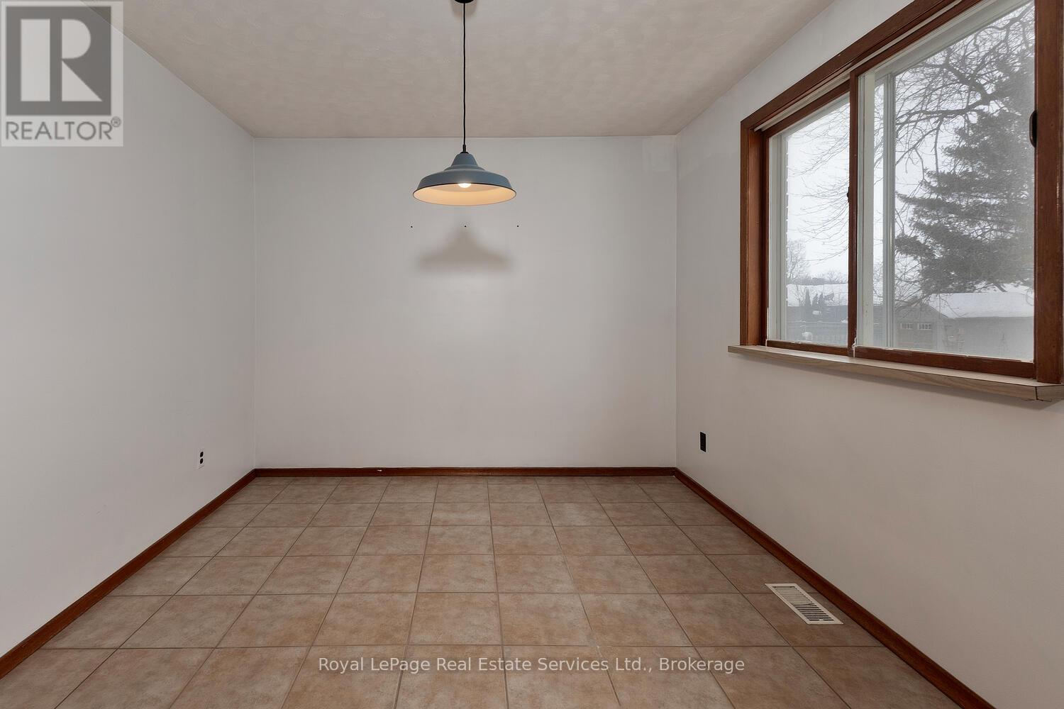 246 Forman Avenue, Stratford, Ontario  N5A 6R4 - Photo 10 - X12810432