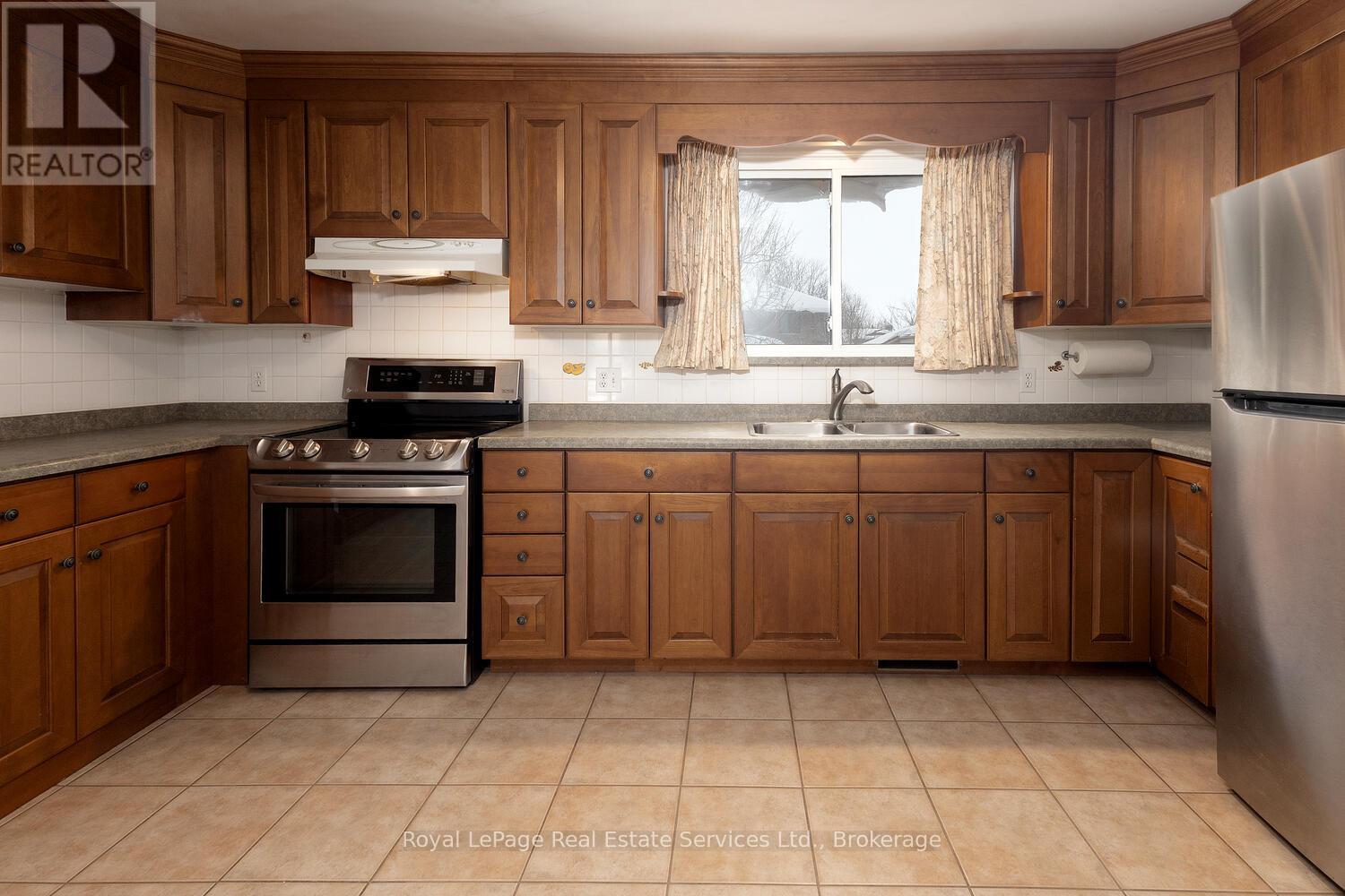 246 Forman Avenue, Stratford, Ontario  N5A 6R4 - Photo 7 - X12810432