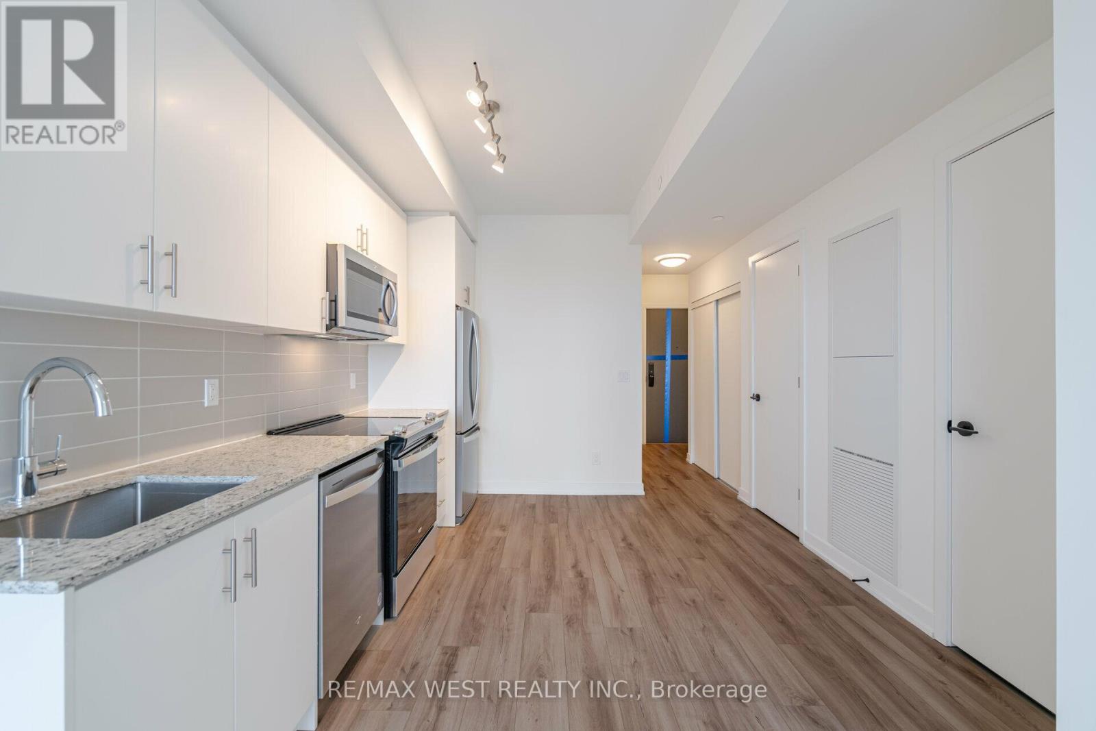 311 - 335 Wheat Boom Drive, Oakville, Ontario  L6H 7X5 - Photo 11 - W12810436