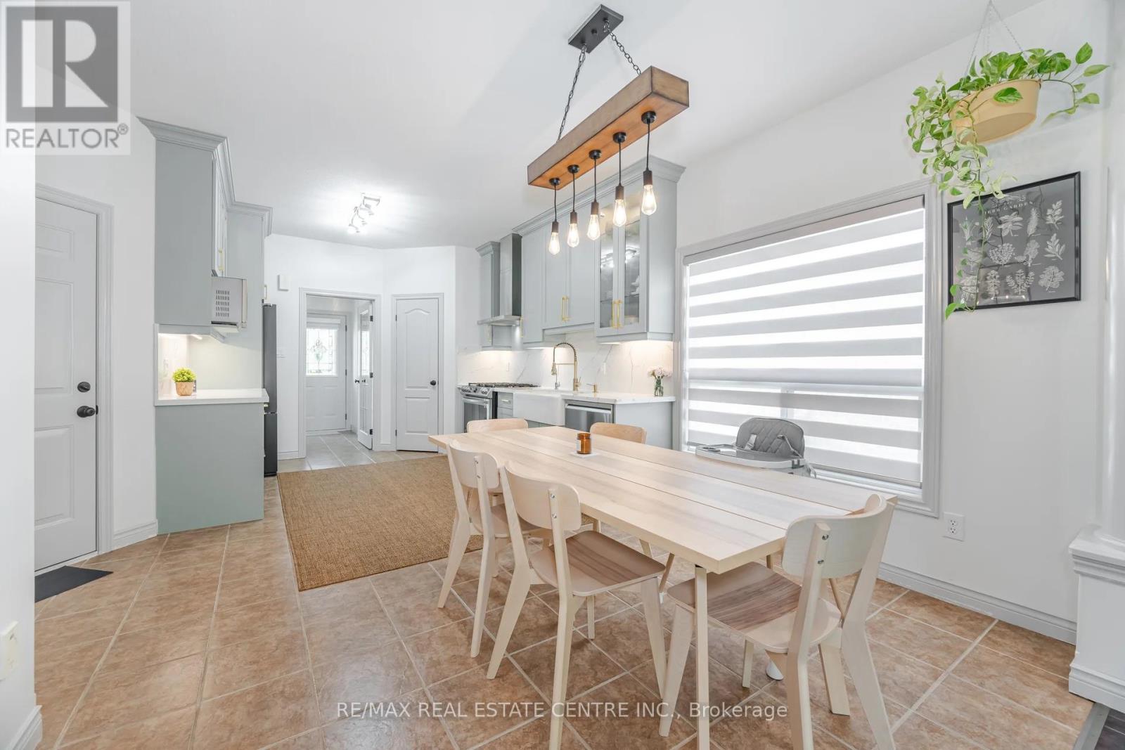 39 Stoneham Street, New Tecumseth, Ontario  L9R 2E6 - Photo 7 - N12783454