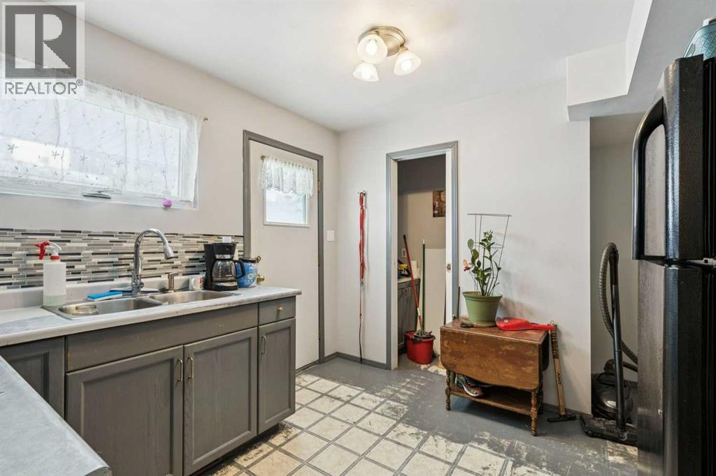 619 Merrill Drive Ne, Calgary, Alberta  T2E 8Y5 - Photo 3 - A2287914