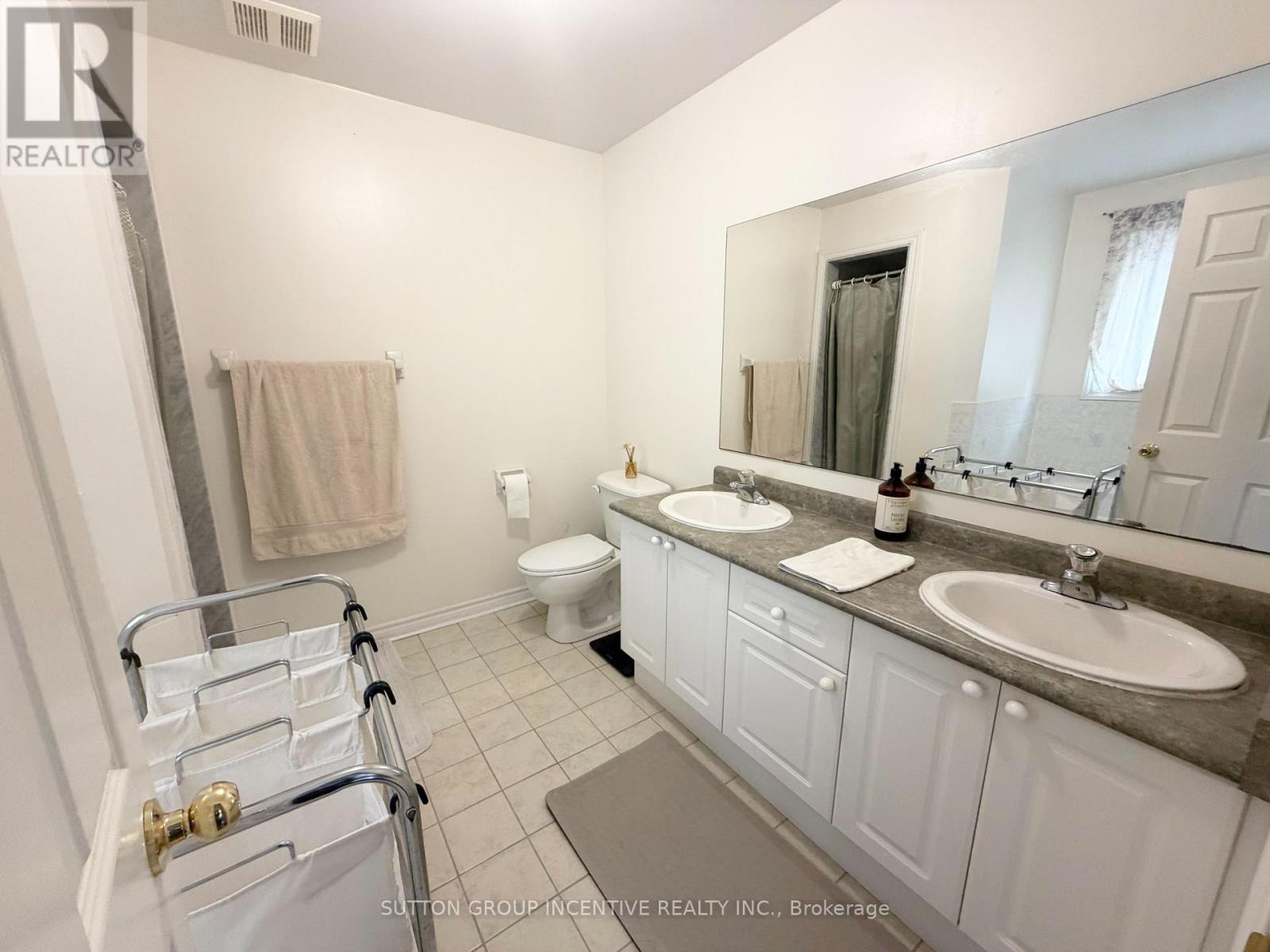 134 Raymond Crescent, Barrie, Ontario  L4N 0V7 - Photo 12 - S12810448