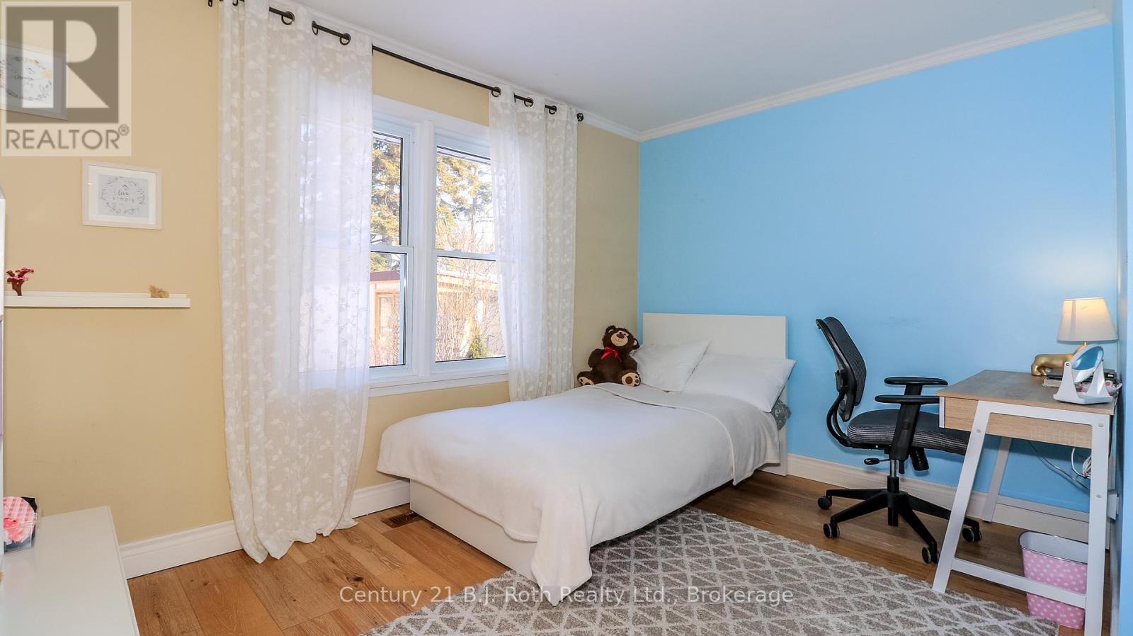156 The Westway, Toronto, Ontario  M9P 2C1 - Photo 11 - W12810488