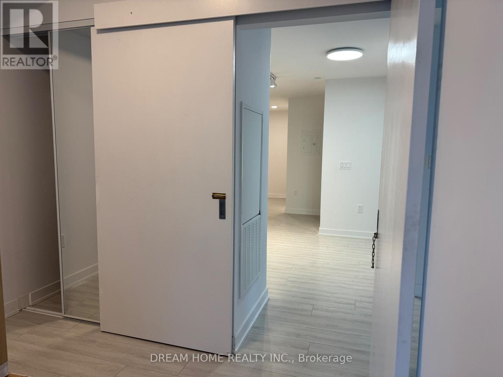 1024 - 230 Simcoe Street, Toronto, Ontario  M5T 0G7 - Photo 12 - C12810474