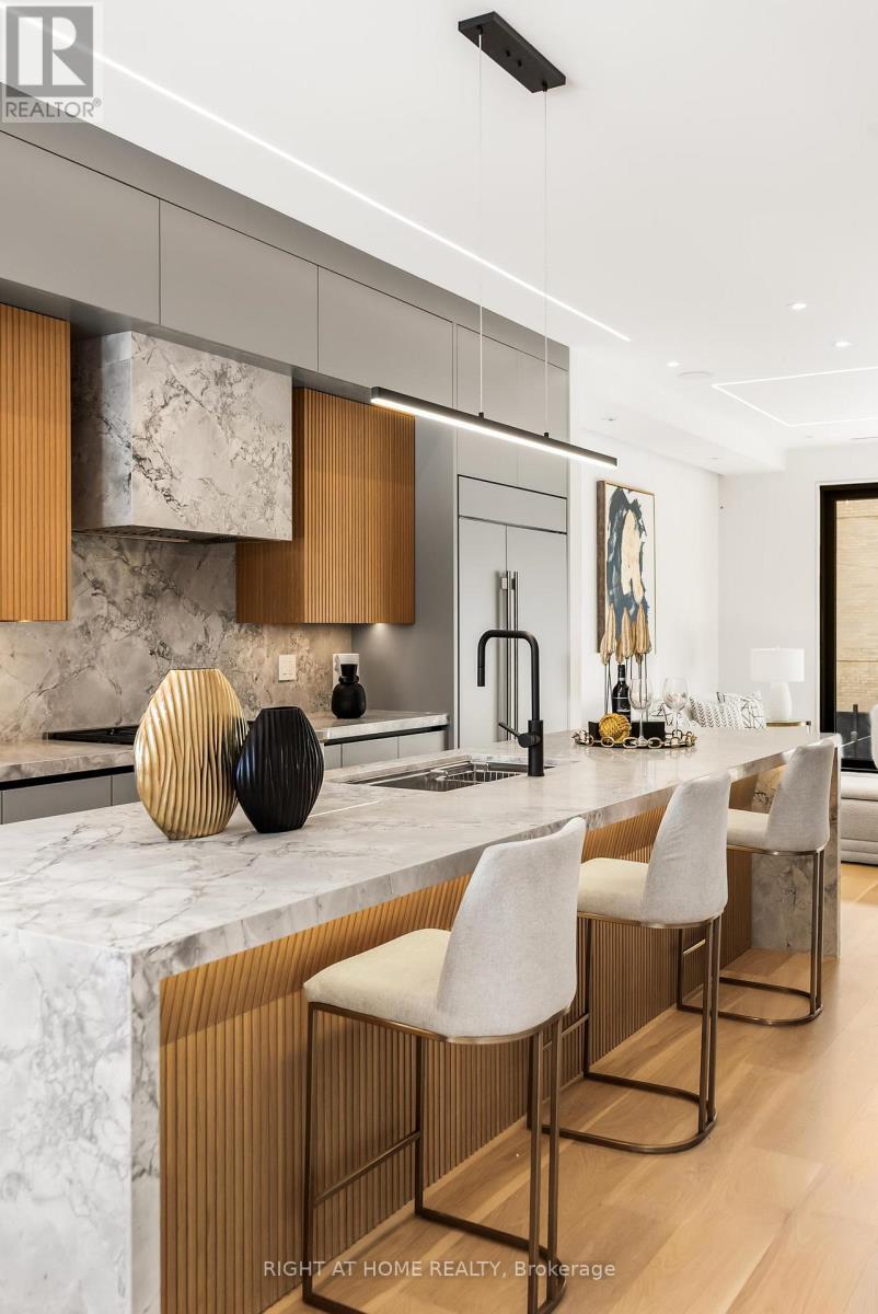 74b Rathnelly Avenue, Toronto, Ontario  M4V 2M6 - Photo 8 - C12810478