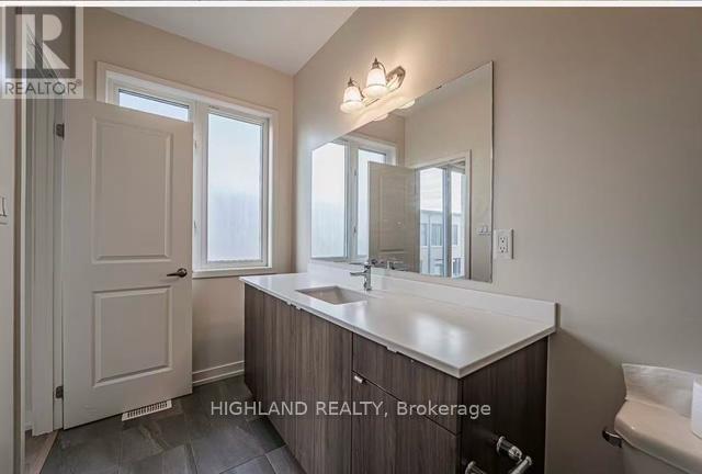 Suite A - 167 Squire Crescent, Oakville, Ontario  L6H 0L7 - Photo 10 - W12810454