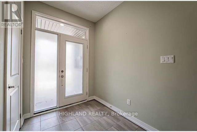 Suite A - 167 Squire Crescent, Oakville, Ontario  L6H 0L7 - Photo 2 - W12810454
