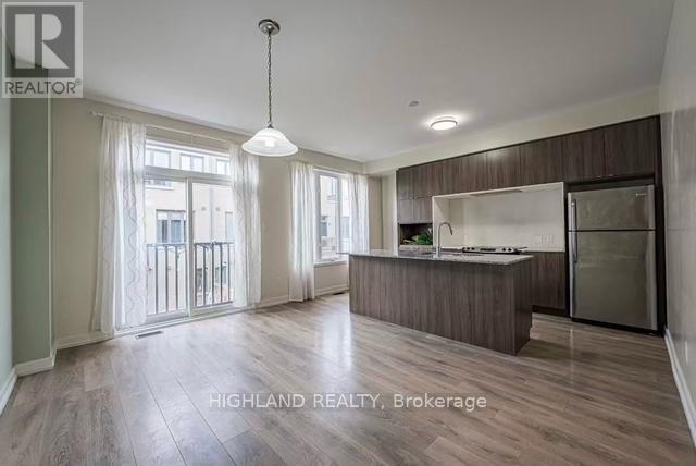 Suite A - 167 Squire Crescent, Oakville, Ontario  L6H 0L7 - Photo 4 - W12810454