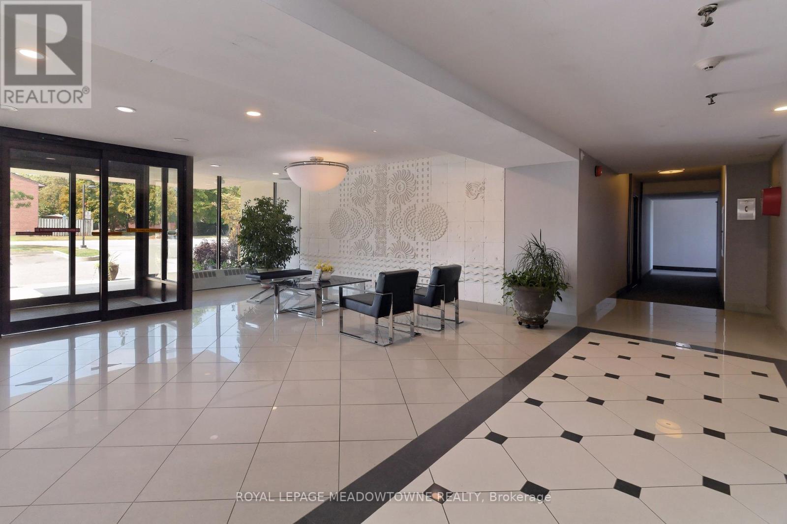 #806 - 2301 Derry Road W, Mississauga, Ontario  L5N 2R4 - Photo 8 - W12810464