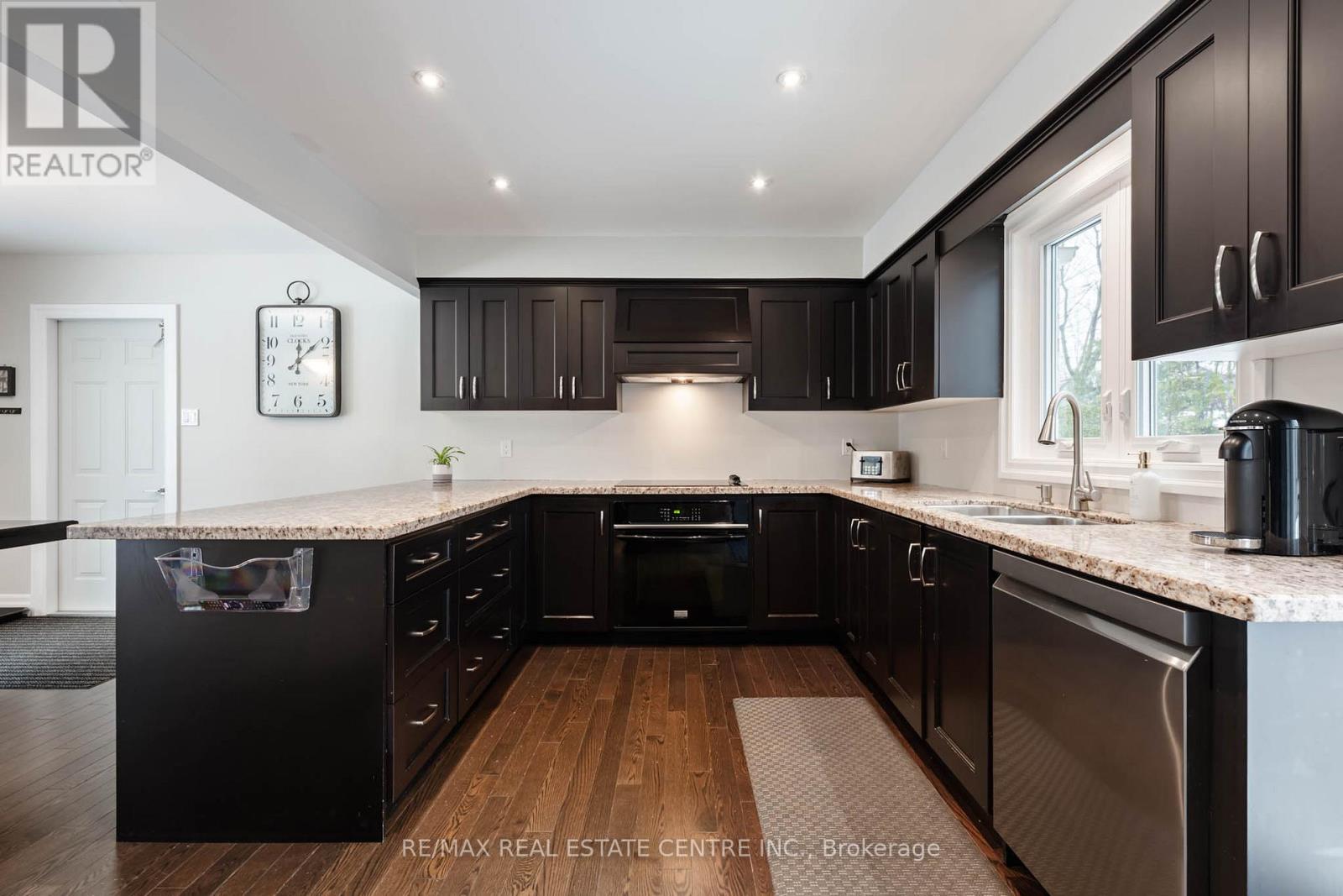 35 Treleaven Drive, Brampton, Ontario  L6Y 1X7 - Photo 10 - W12810470