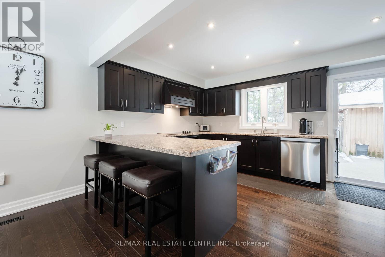 35 Treleaven Drive, Brampton, Ontario  L6Y 1X7 - Photo 12 - W12810470