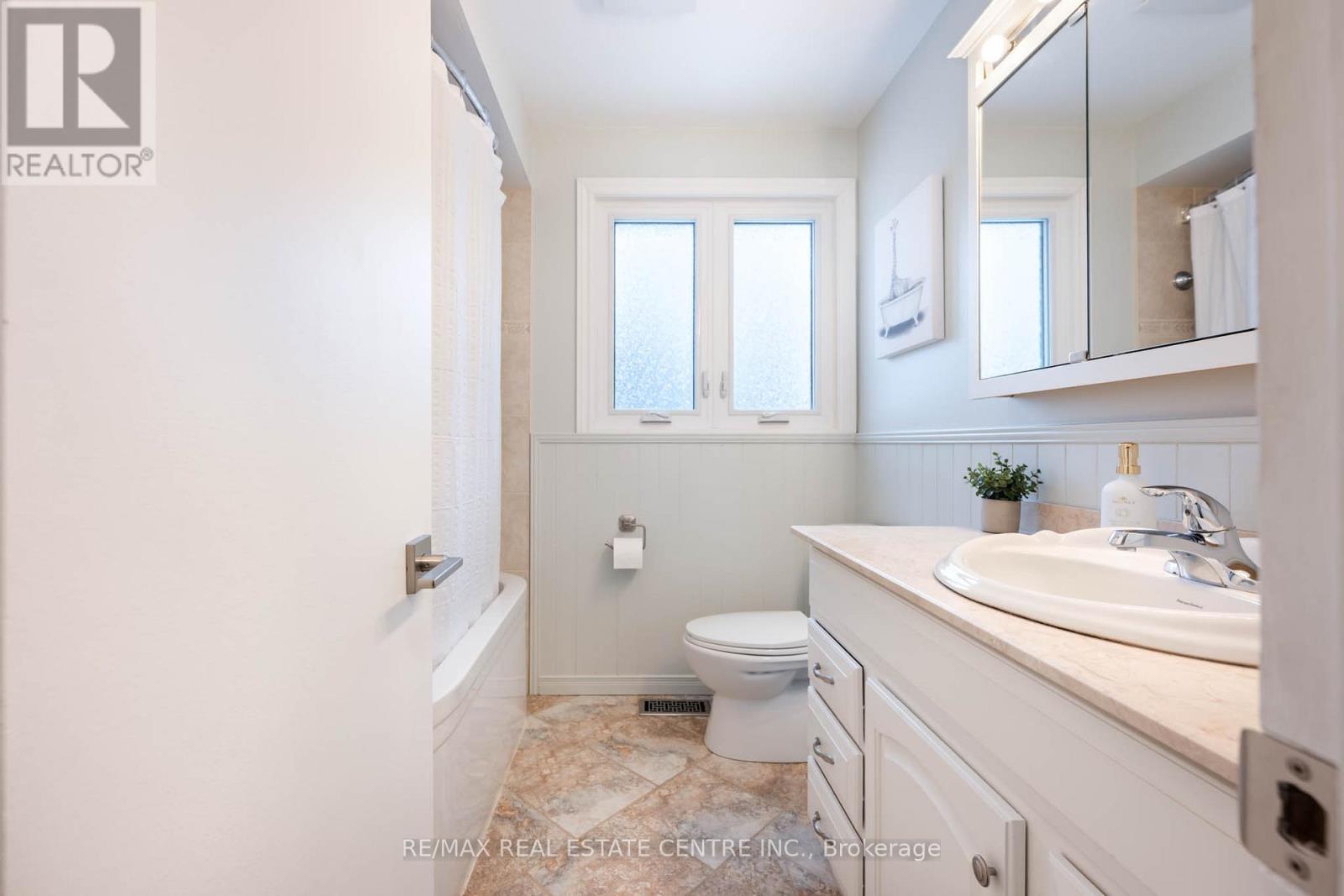 35 Treleaven Drive, Brampton, Ontario  L6Y 1X7 - Photo 22 - W12810470