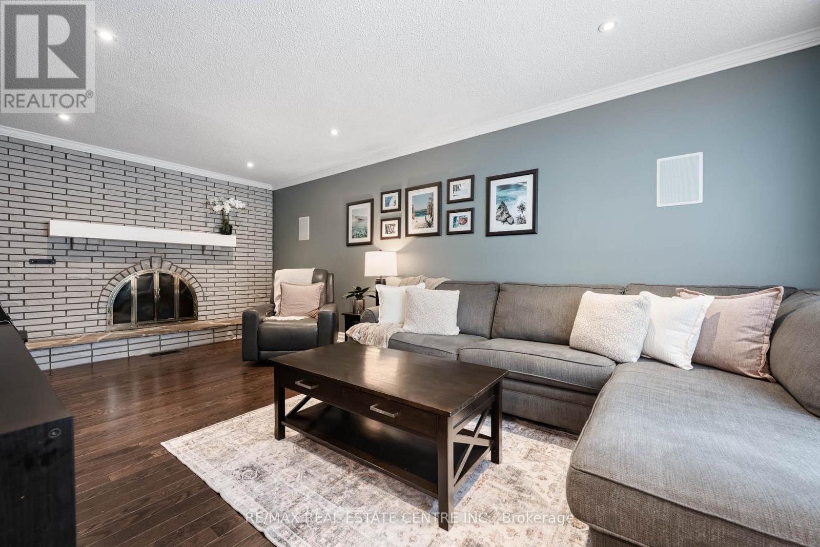 35 Treleaven Drive, Brampton, Ontario  L6Y 1X7 - Photo 7 - W12810470