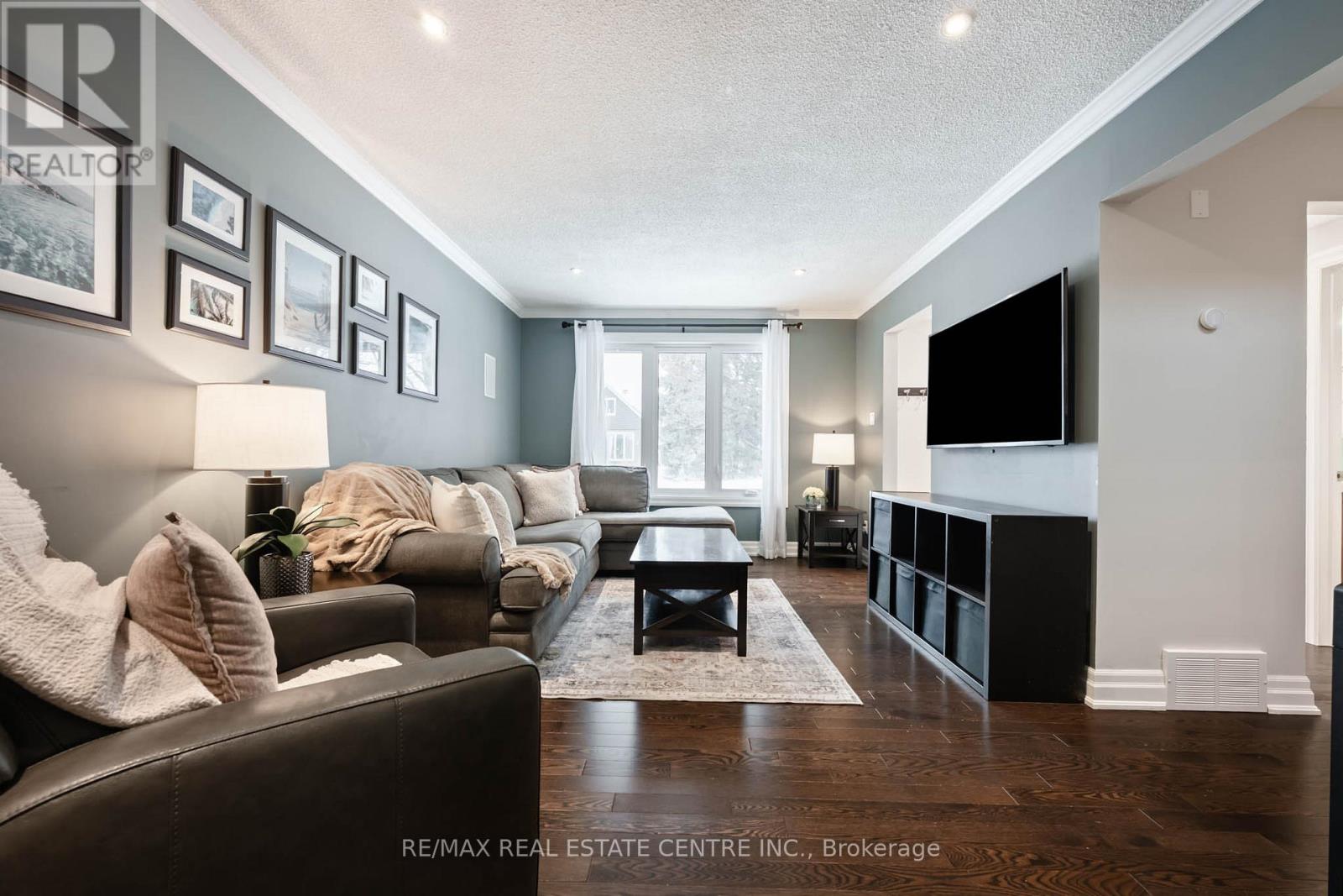 35 Treleaven Drive, Brampton, Ontario  L6Y 1X7 - Photo 8 - W12810470