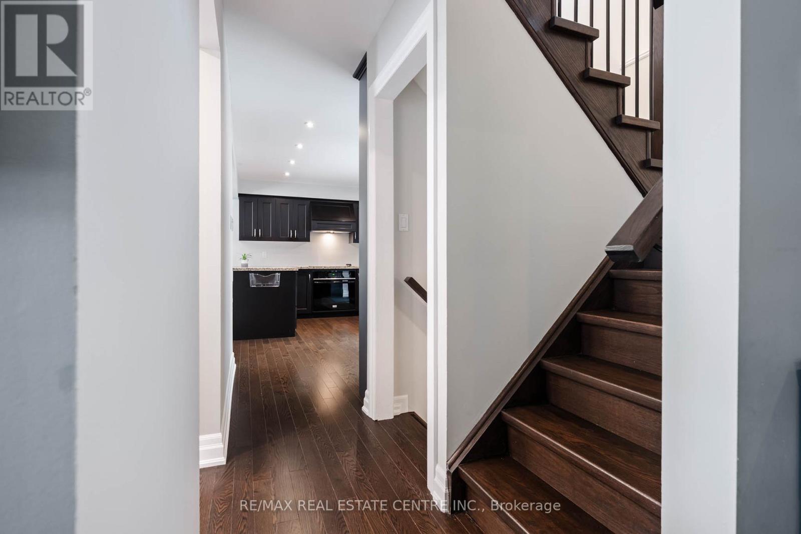 35 Treleaven Drive, Brampton, Ontario  L6Y 1X7 - Photo 9 - W12810470