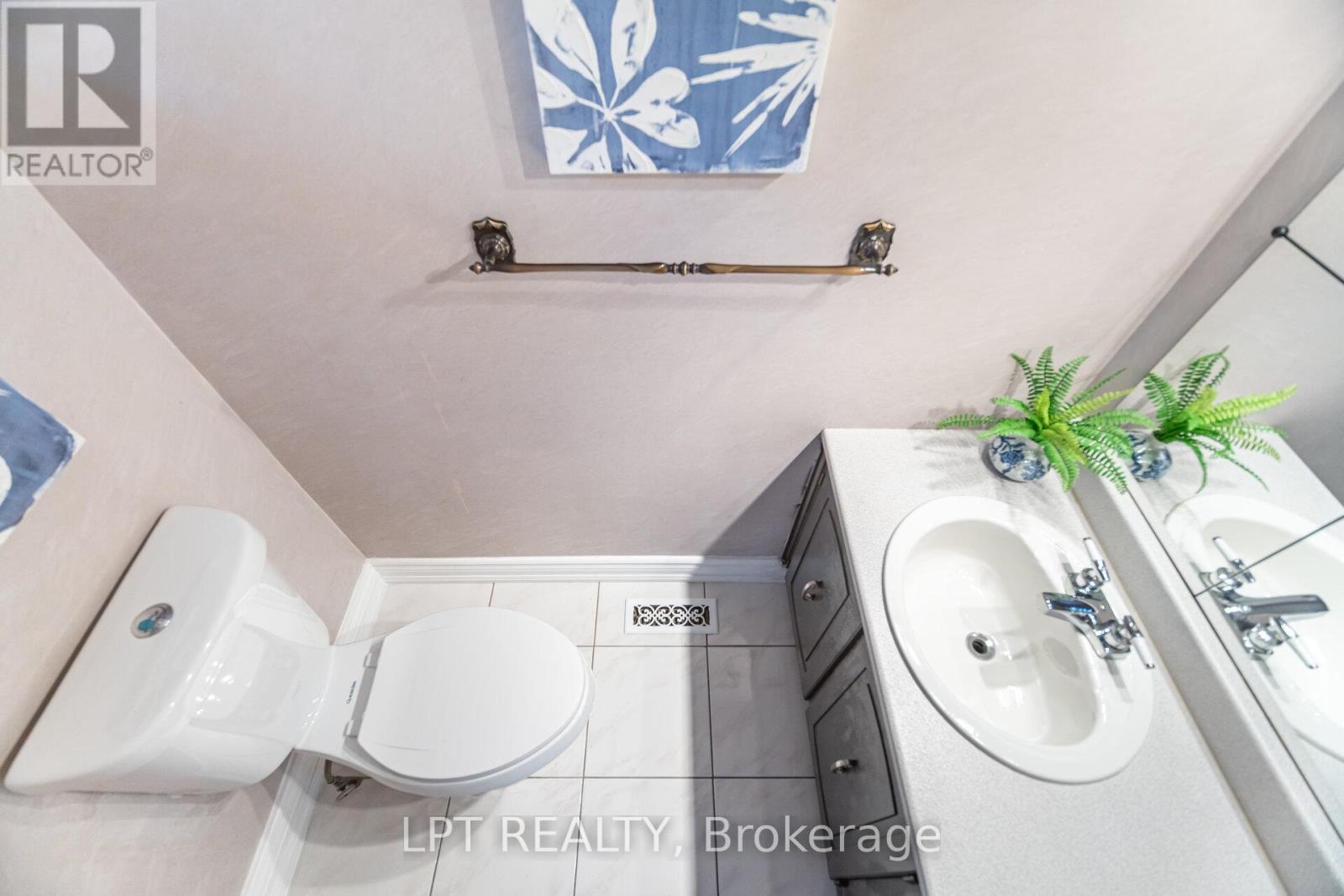 27 Woodsview Avenue, Toronto, Ontario  M9W 6B9 - Photo 16 - W12810490