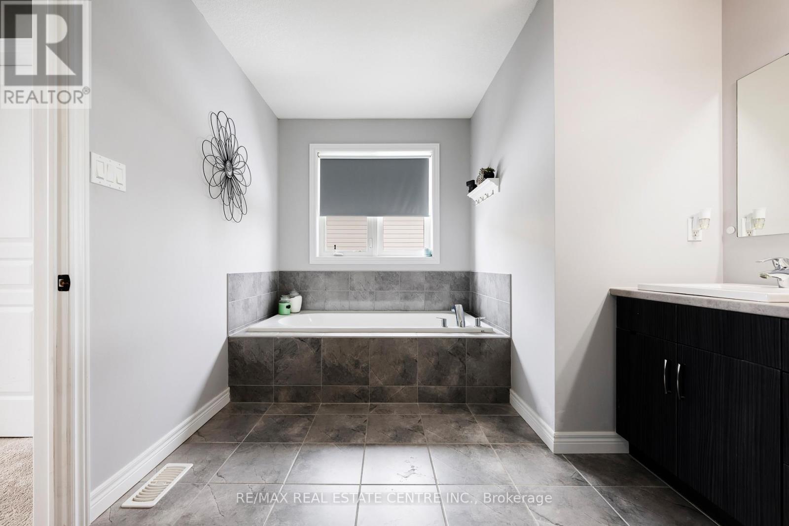 123 Taylor Drive, East Luther Grand Valley, Ontario  L9W 6P2 - Photo 36 - X12810466