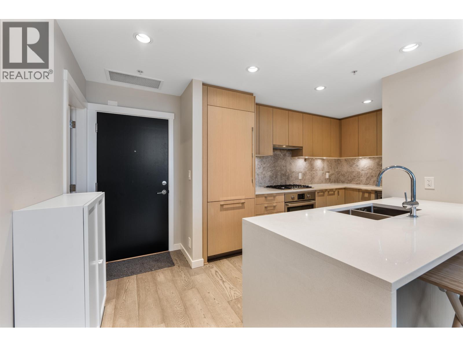 Listing Picture 6 of 27 : 507 5687 GRAY AVENUE, Vancouver / 溫哥華 - 魯藝地產 Yvonne Lu Group - MLS Medallion Club Member