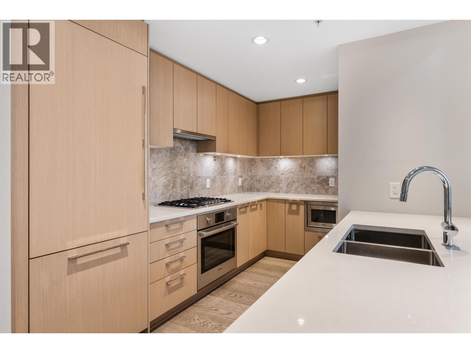 Listing Picture 7 of 27 : 507 5687 GRAY AVENUE, Vancouver / 溫哥華 - 魯藝地產 Yvonne Lu Group - MLS Medallion Club Member