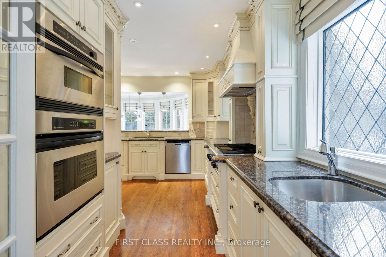 80 Douglas Drive, Toronto, Ontario  M4W 2B4 - Photo 19 - C12810510