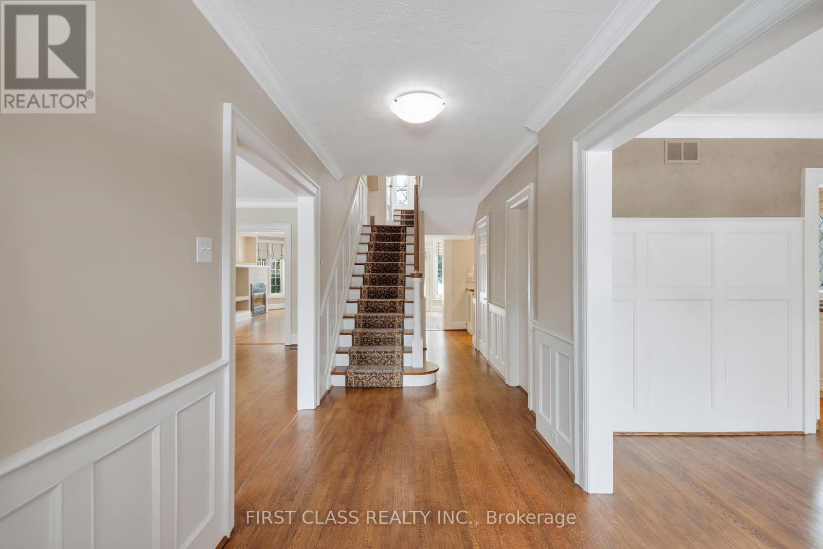 80 Douglas Drive, Toronto, Ontario  M4W 2B4 - Photo 2 - C12810510