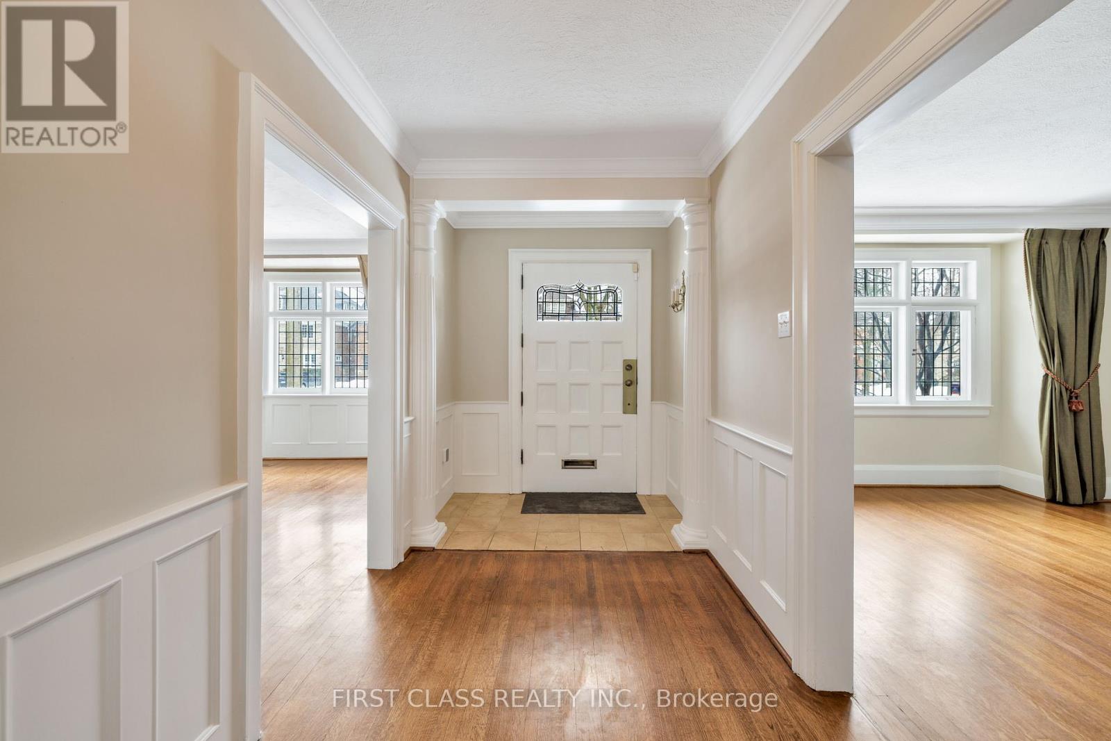 80 Douglas Drive, Toronto, Ontario  M4W 2B4 - Photo 3 - C12810510