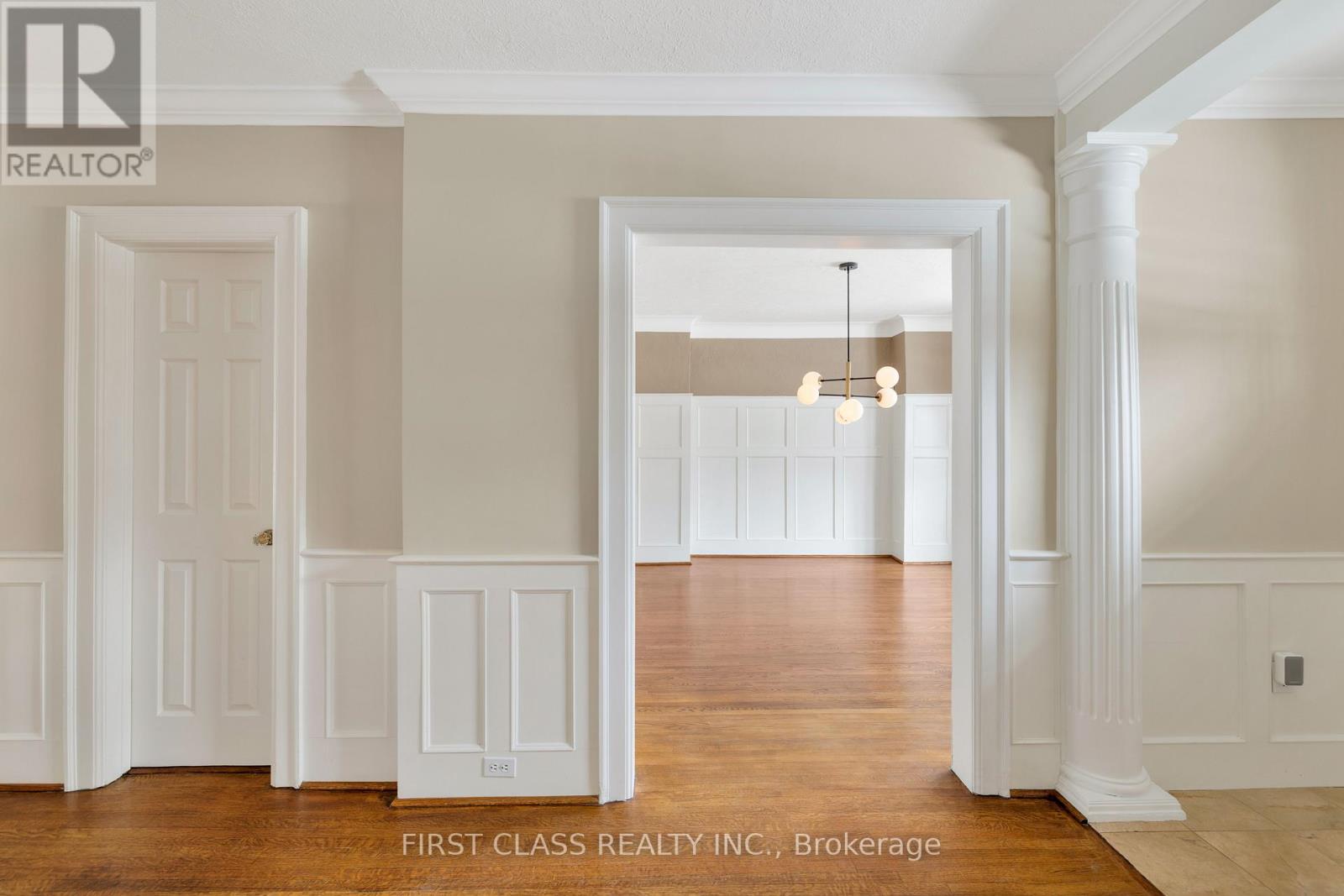 80 Douglas Drive, Toronto, Ontario  M4W 2B4 - Photo 4 - C12810510