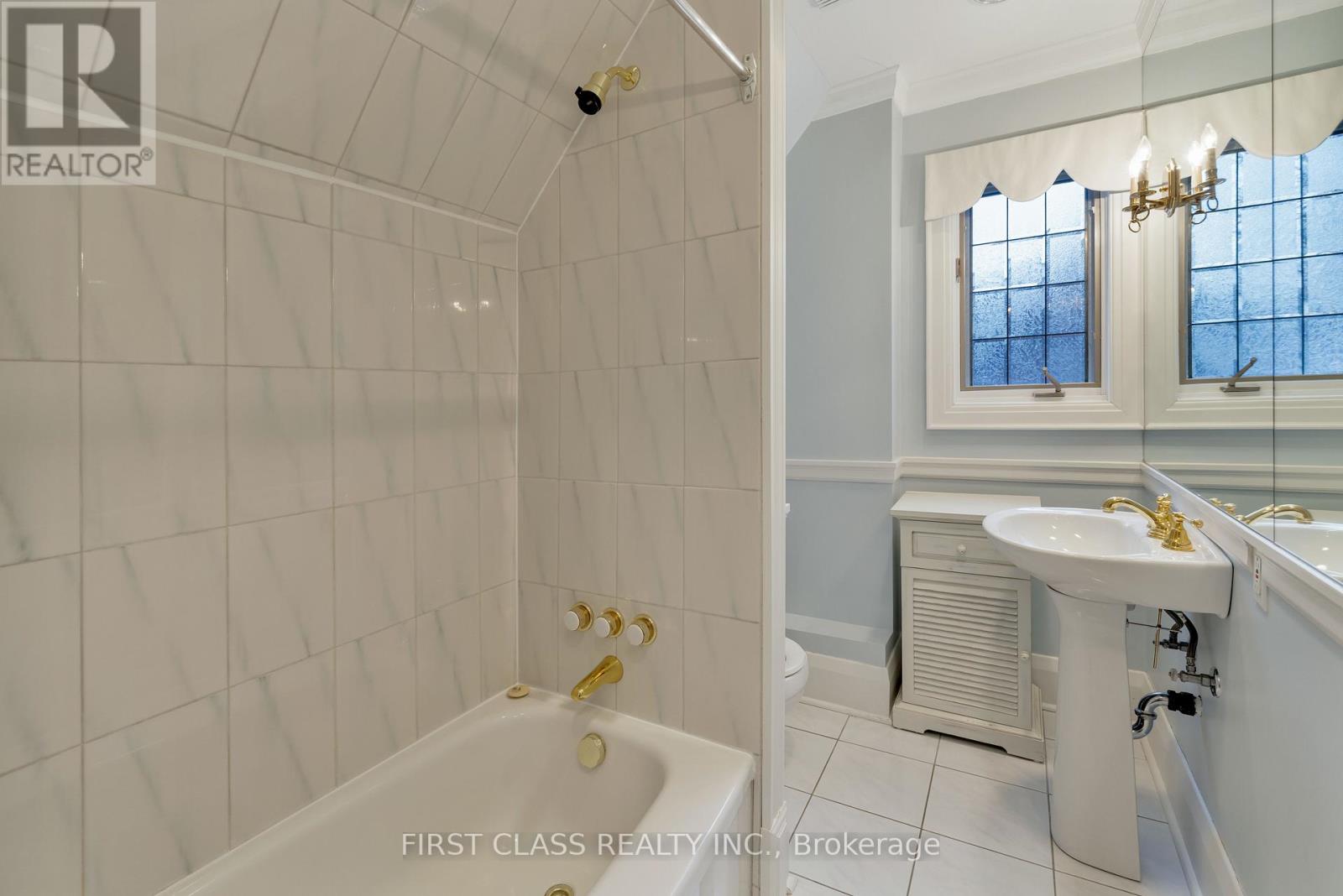 80 Douglas Drive, Toronto, Ontario  M4W 2B4 - Photo 42 - C12810510