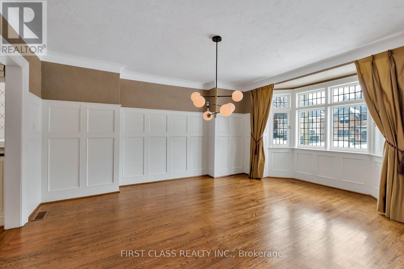 80 Douglas Drive, Toronto, Ontario  M4W 2B4 - Photo 5 - C12810510