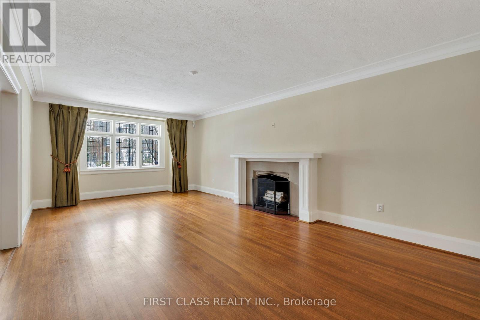 80 Douglas Drive, Toronto, Ontario  M4W 2B4 - Photo 8 - C12810510