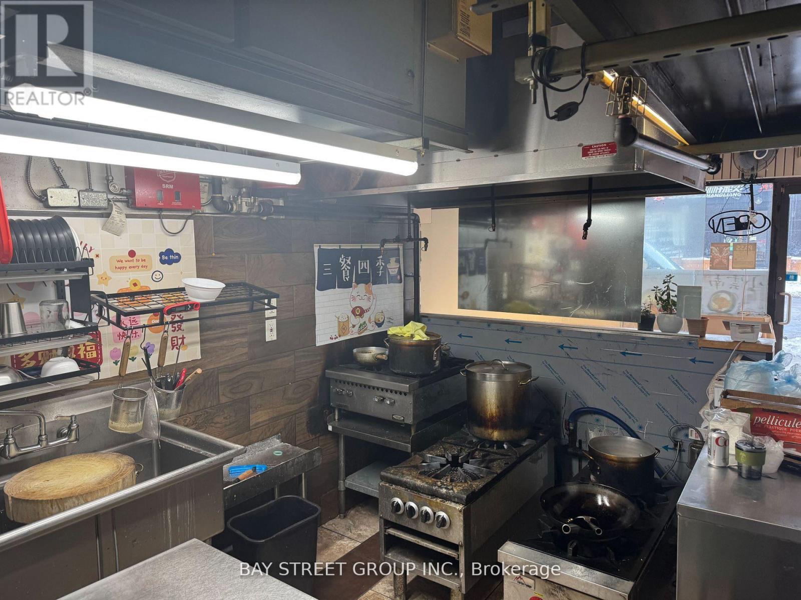 1 Byng Avenue, Toronto, Ontario M2N 0E6 - Photo 4 - C12810520