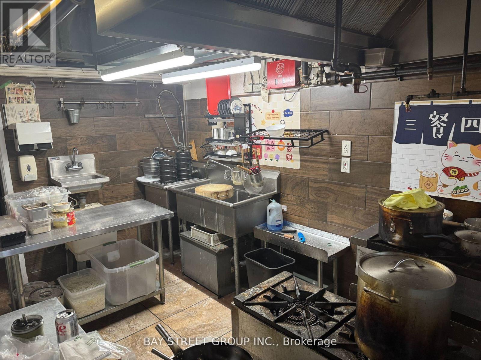 1 Byng Avenue, Toronto, Ontario M2N 0E6 - Photo 5 - C12810520