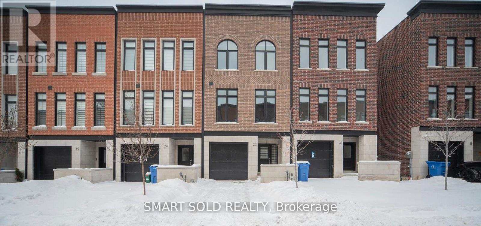 22 CHESTNUT COURT, Aurora, Ontario