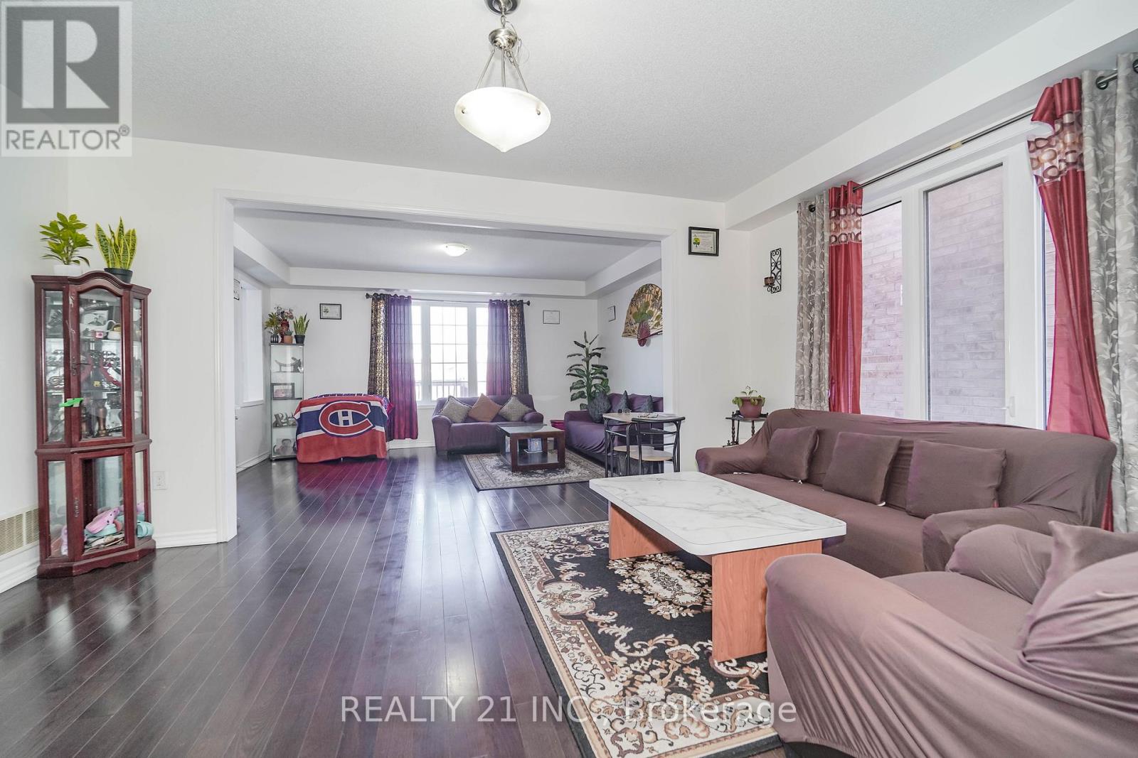 54 Tysonville Circle, Brampton, Ontario  L7A 4B1 - Photo 6 - W12810514