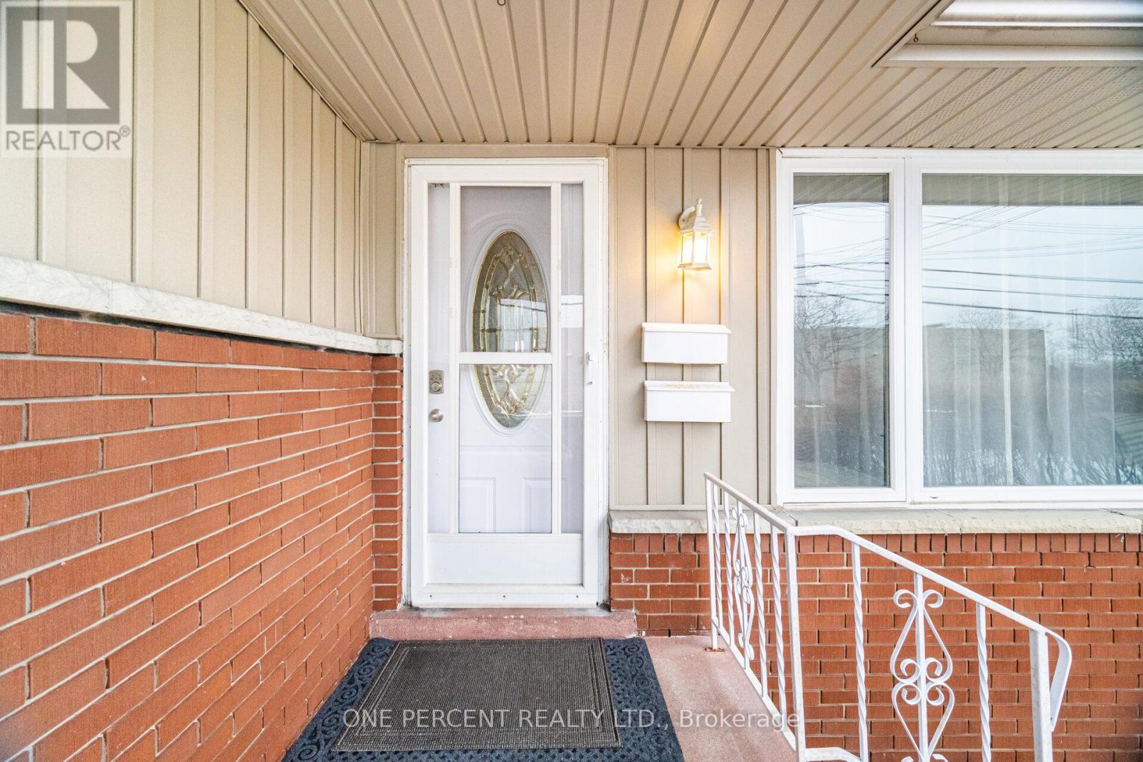 85 Kenora Avenue, Hamilton, Ontario  L8E 1C3 - Photo 4 - X12810502