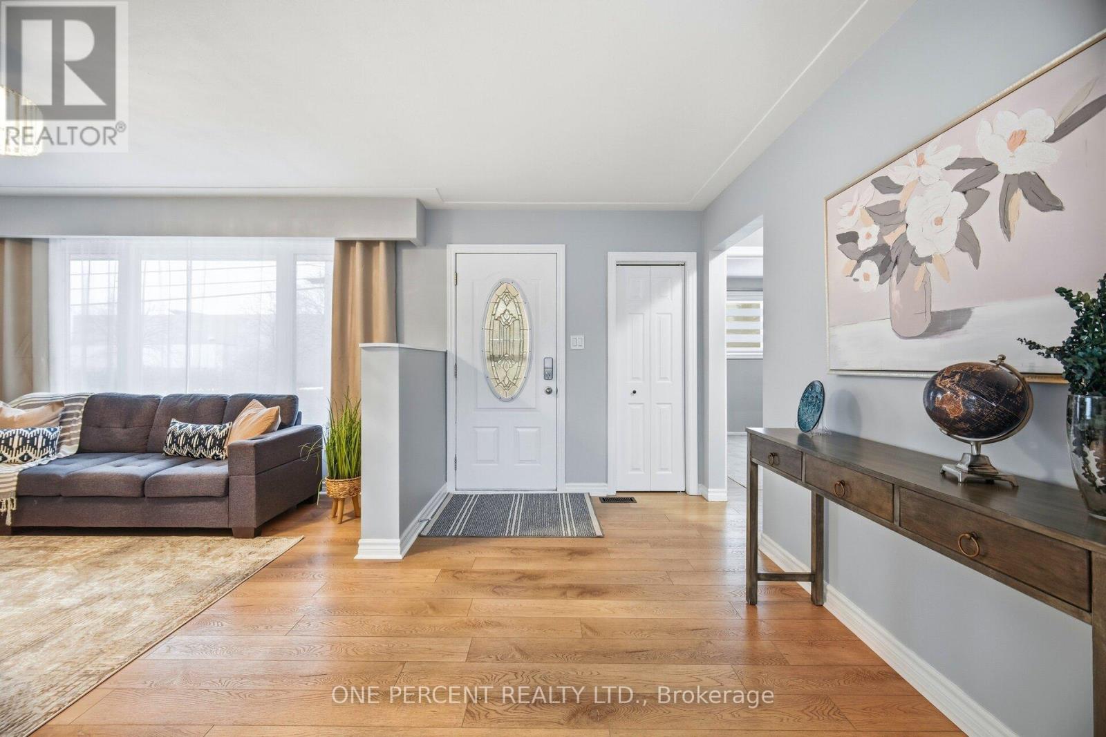 85 Kenora Avenue, Hamilton, Ontario  L8E 1C3 - Photo 5 - X12810502