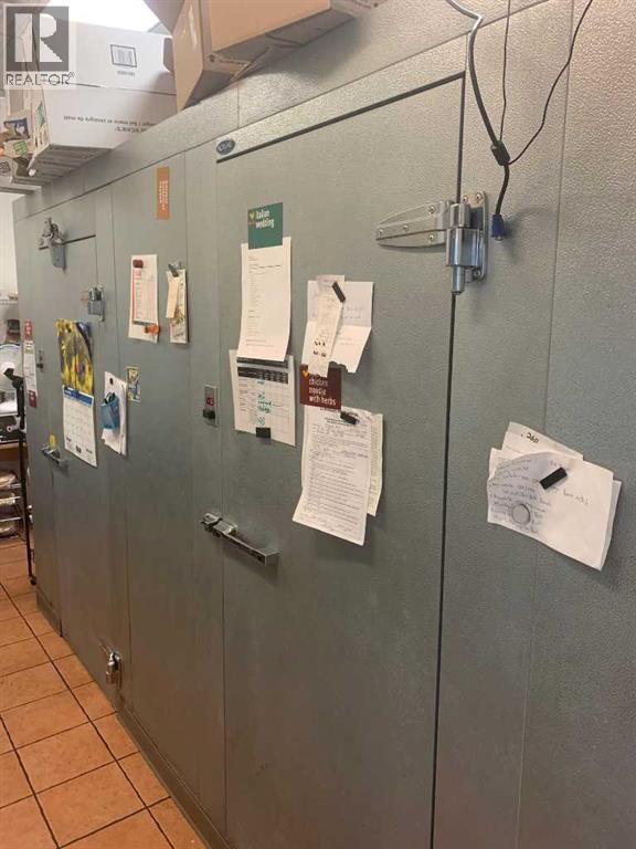 805 East Lake Boulevard, Airdrie, Alberta  T8H 2G4 - Photo 5 - A2253025