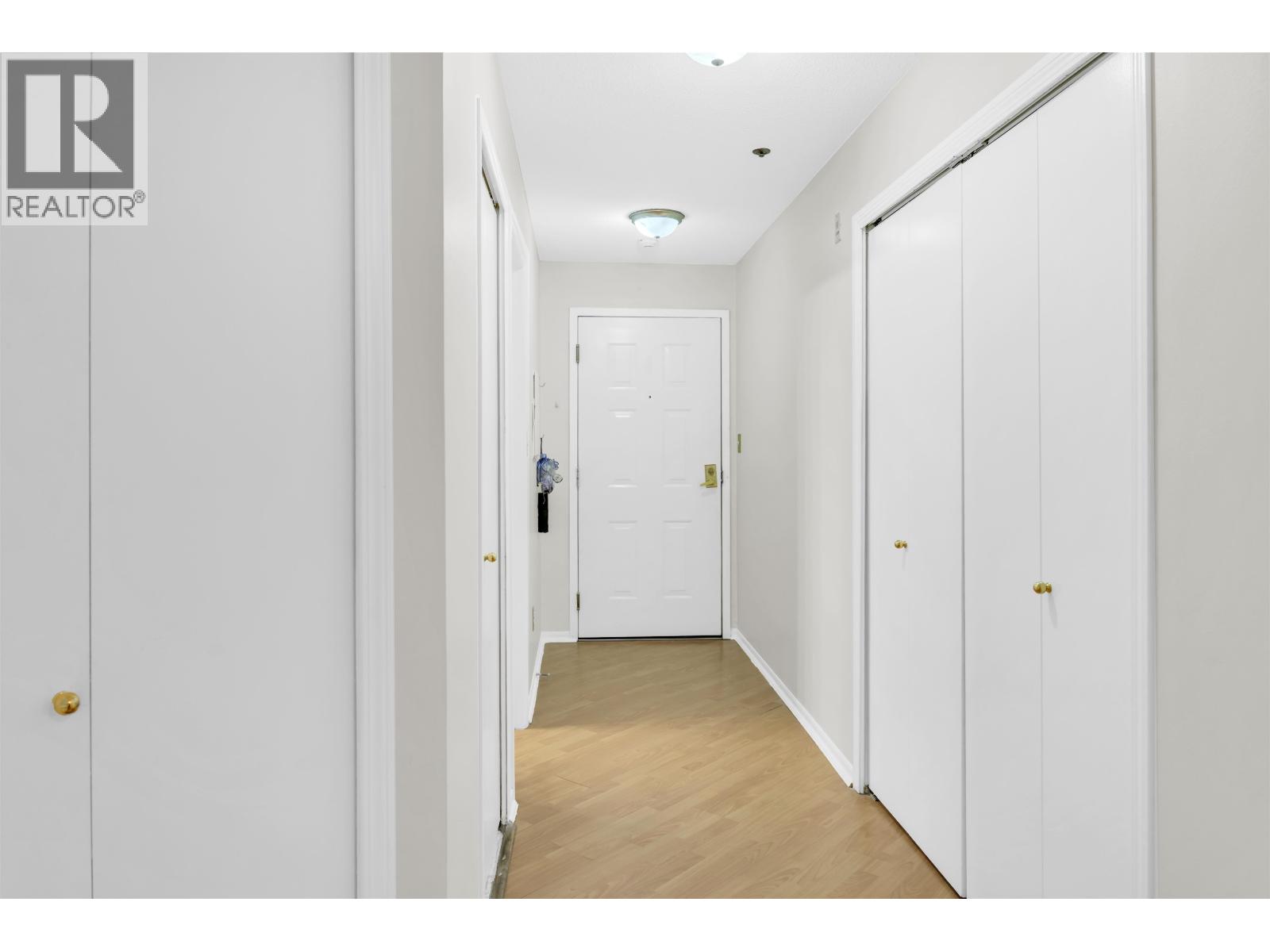 Listing Picture 2 of 13 : 212 6939 GILLEY AVENUE, Burnaby / 本拿比 - 魯藝地產 Yvonne Lu Group - MLS Medallion Club Member