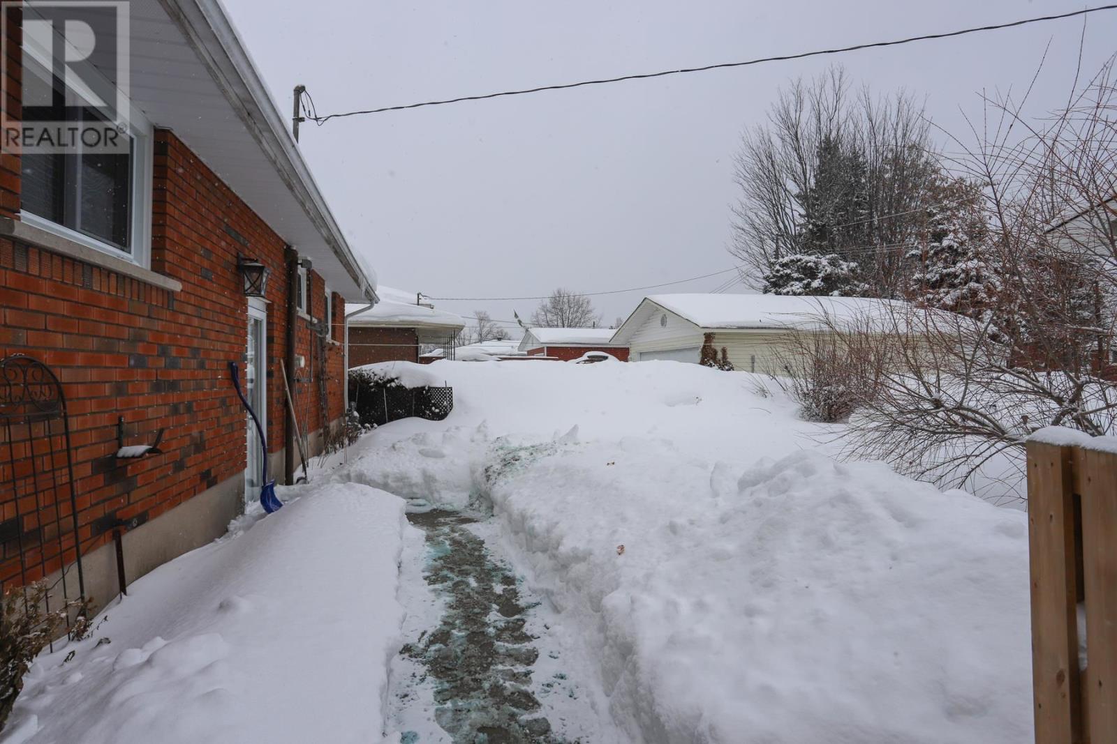 14 Elaine Ct, Sault Ste. Marie, Ontario  P6A 4R9 - Photo 5 - SM260007