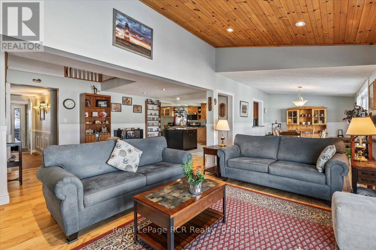 119 Kingston Drive, West Grey, Ontario  N0G 1S0 - Photo 10 - X12810564