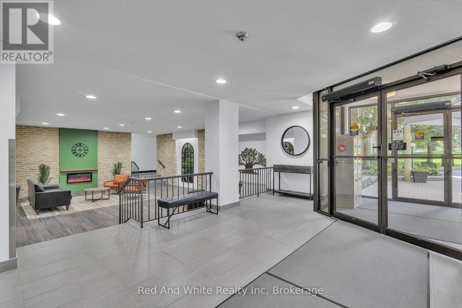 206 - 93 Westwood Road, Guelph (Willow West/sugarbush/west Acres), Ontario  N1H 7J7 - Photo 4 - X12810578