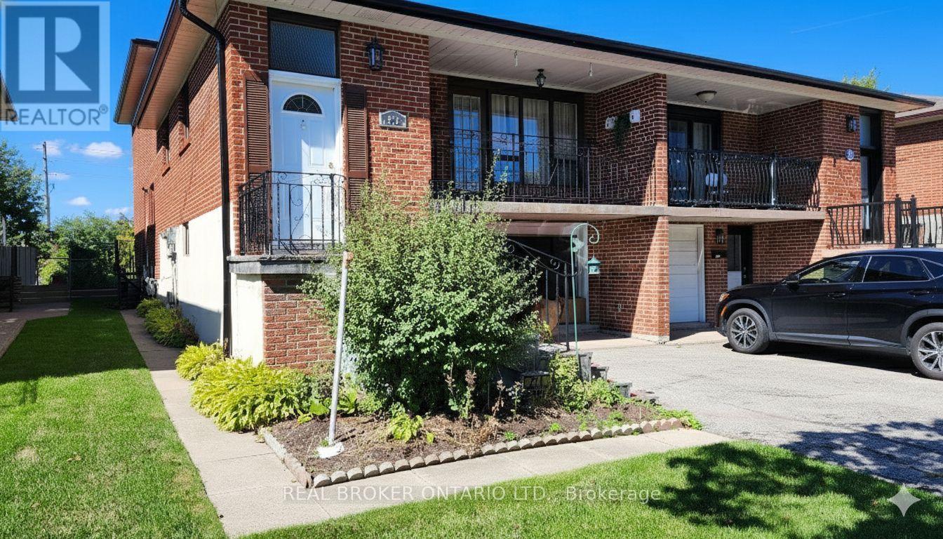 Upper - 214 Fairglen Avenue, Toronto, Ontario  M1W 1B1 - Photo 3 - E12798588