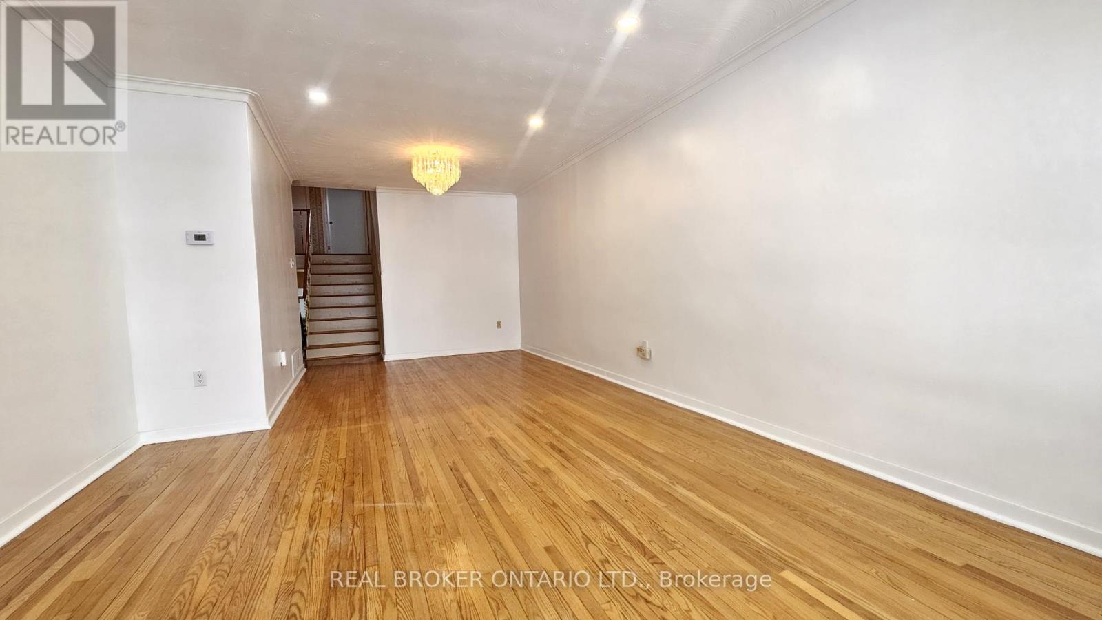 Upper - 214 Fairglen Avenue, Toronto, Ontario  M1W 1B1 - Photo 5 - E12798588