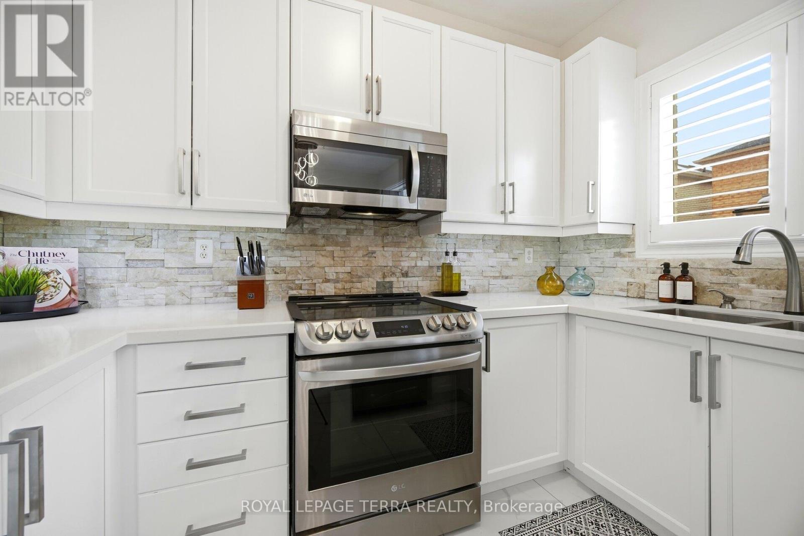 19 Scarlett Trail, Vaughan, Ontario  L4H 2R2 - Photo 13 - N12810550