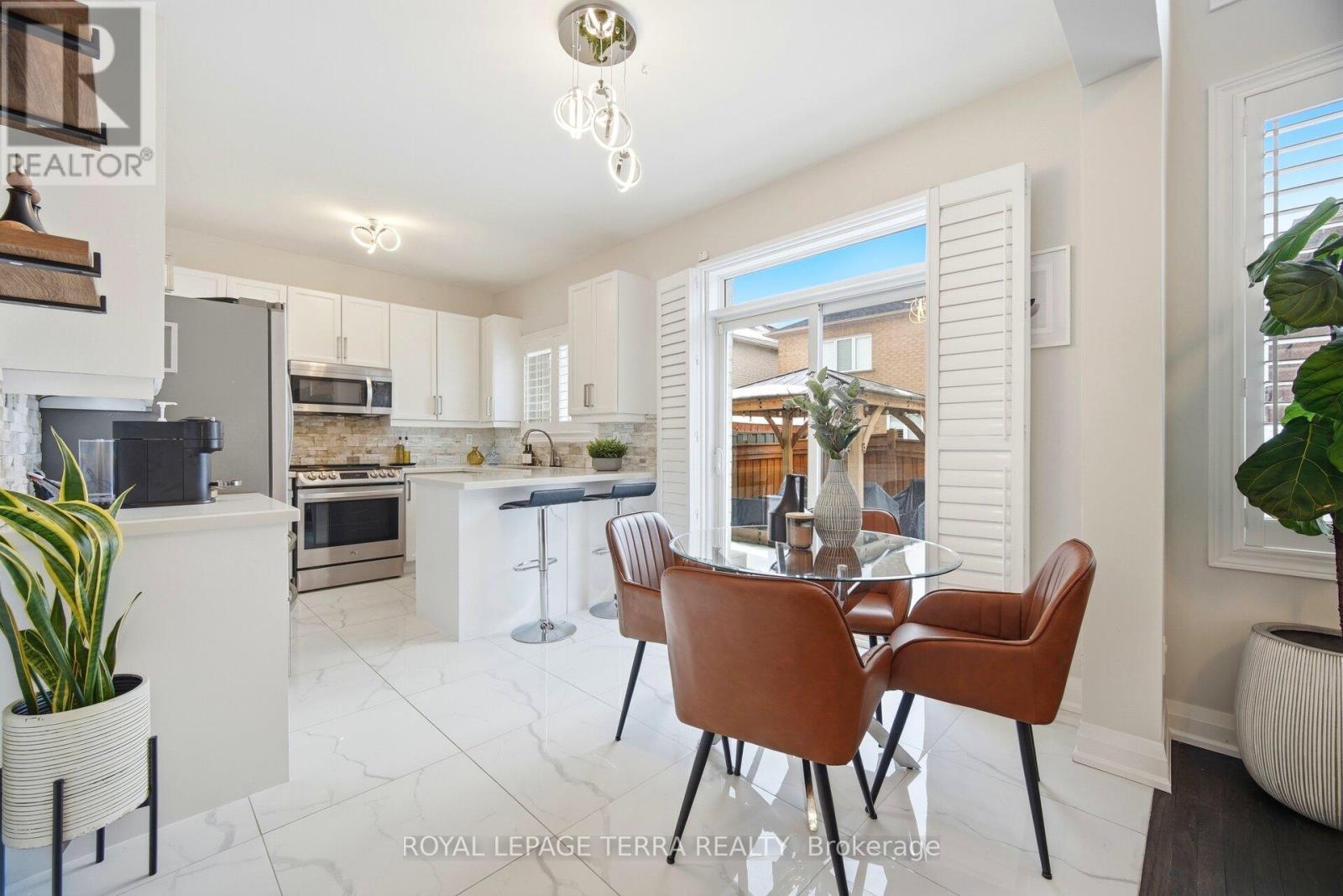 19 Scarlett Trail, Vaughan, Ontario  L4H 2R2 - Photo 17 - N12810550