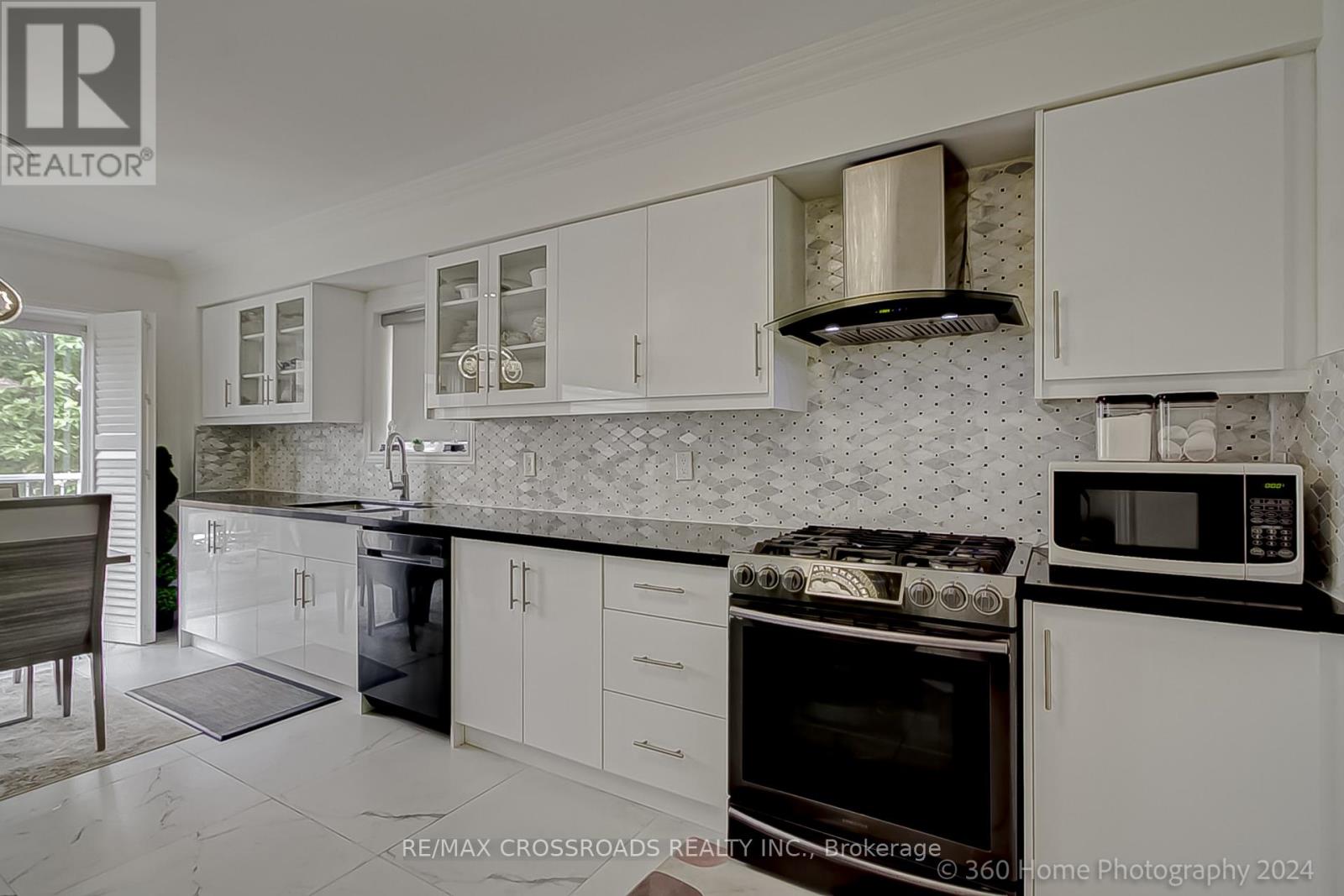 44 Mendocino Drive, Vaughan, Ontario  L4H 1T6 - Photo 3 - N12810572